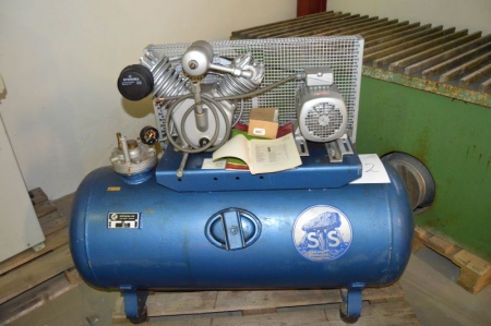 Reciprocating compressor, Stenhøj, with 200 liter pressure tank. 15 bar. Year 1982. Looks like new. Pallet not included