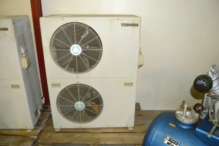 Verdampfer für Klimaanlagen Toshiba. Paletten nicht inbegriffen. Archivbild
