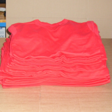 Firmatøj uden tryk ubrugt: 40 stk. rundhalset T-shirt, RØD, rib i halsen, 100% bomuld . 10S, 10M, 10L, 10XL