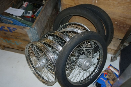 17 " wheel with defects + 4 pcs various plastseats.