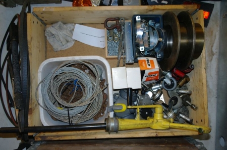 Box with various chains, steelwire, lamp, machineshoe, V-belt, pipe-support with more.