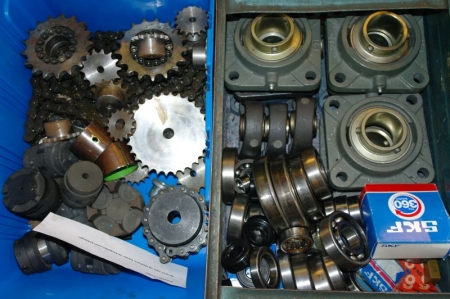 Box with various gear wheel, chainwheel and circuit connections + various bearings