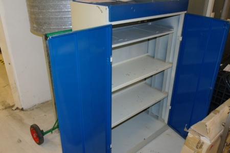 Metal closet, approx 80 cm W x 125 cm H x 35 cm D + Wagon for weedburner.