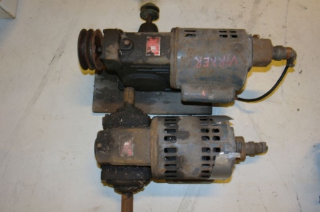 2 pcs. gearmotors from carussel, 1 works, 1 unknown condition.
