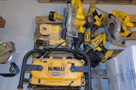 1 lot of Dewalt tools, with 1 charger and 1 battery. Condition unknown.