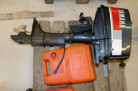 Outboard engine, mrk Yamaha, 4 HP. incl fueltank, missing lid. unknown condition.