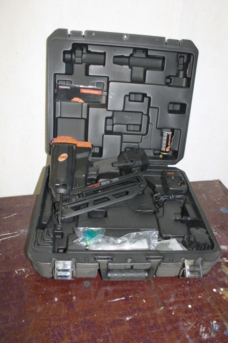 Gas wire nail gun, Tjep. As new. 2 x batteries + charger