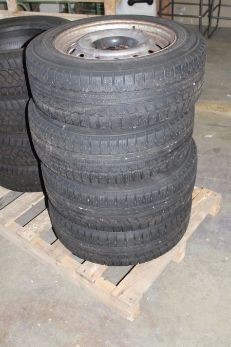 4 x tires and wheels, 205/65 R16, Nokia. Suitable for Peugeot