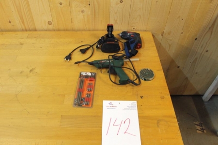 Akuskruemaskine, Bosch, med 2 batterier og lader + limpistol + bitssæt