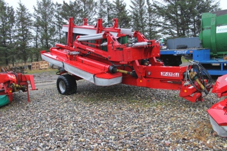 JF Stoll swather with crimping and ribbon. Width: 1,175 cm. Year 2009