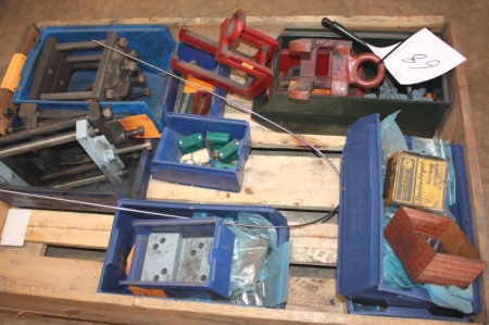 Pallet with various lifting fittings, clamping tools and more