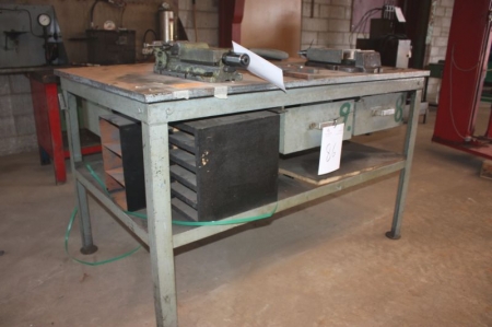 Welding surface with 5 drawers with content