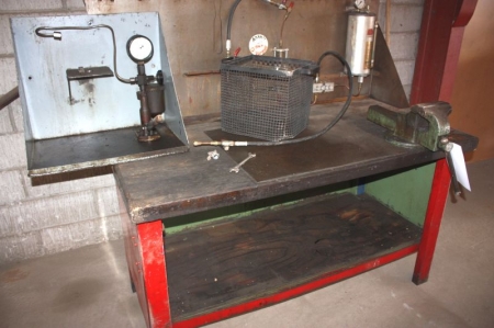 Vice bench with compression test equipment