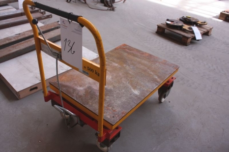Hydraulic lifting table on wheels. Qmax = 500 kg