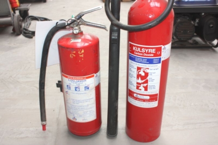 2 fire extinquishers: 5 kg. CO2 and 6 kg ABC powder