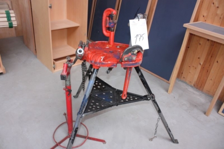 Collapsible stand with pipe vice, Ridgid