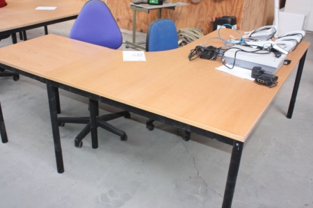 Hjørneskrivebord + 2 kontorstole