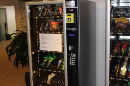 2 stk. Sodavands/slikautomat med sammenkoblet betalingssystem (uden indhold)