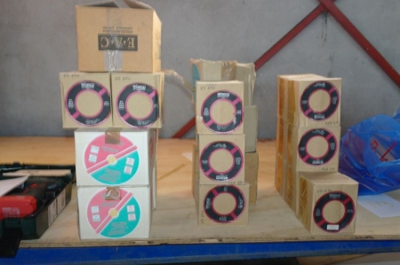 3 boxes Grinding Discs, 125 mm + 3 boxes lamellar, Ø165 mm. Archive image