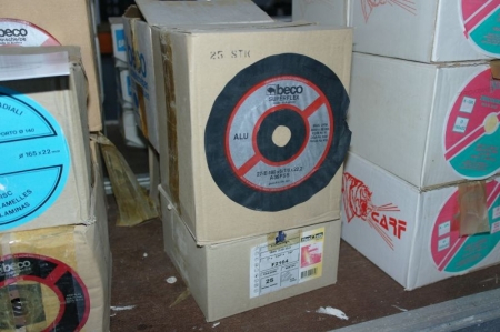 4 crates assorted grinding / cutting discs of different sizes
