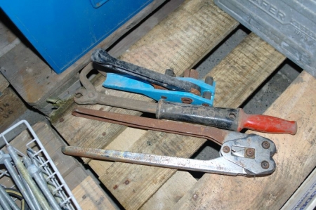 3 pieces Tools, Sømudtrækker + miscellaneous for Strapping