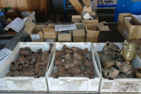 3 boxes assorted ¾ "- 1" Fittings + assorted brass fittings