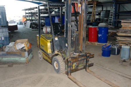 LPG forklift Yale. Year 1995. 17,903 hours. With front lift and lateral displacement. Runs fine