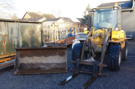 Wheel Loaders, Volvo L30B PRO. Year 2004. Starts and runs well