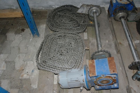 Angle Gear Motor with shaft conveyors or the like. Incl. Approximately 2 x 7 meter chain