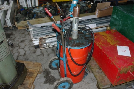Butter trolley with hose and suction nozzle for compressed air
