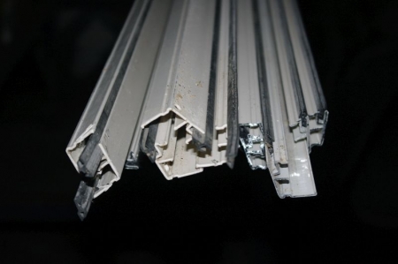 Aluminiumslister med gummifuge, 30 x 30 mm, længde ca. 3000 mm. Ca 11 stk