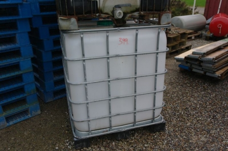 Pallet Tank, approximately 1000 liters