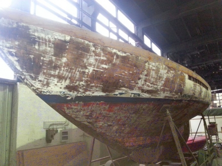 German cruiser (sailboat) in repair. Year: 1952. Built in the Netherlands. Mahogany cladding on steel. Length: 37 feet. New ship deck is fitted. Are completely original interior + modern equipment beyond. Mast, boom, etc. + sails and rigging included. Des