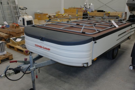 Combi Camp model Venezia Comfort 750. With delux kitchen. 425 kg weight, 750 kg total weight, 4-5 beds. Neat and well maintained trailer tent. This has large awning, annex, the carpet in the living room, 12 volts / gas refrigerator, water pump, drawers in
