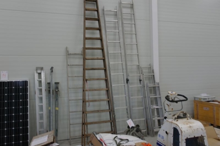 1 piece. The aluminum ladder, approximately 200 cm + 1. Wiener ladder in wood about 350 cm