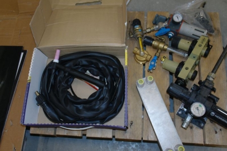 Tig welding hose, mrk. Parweld-Köpcke, type A-8067 / Volg + various gauges and valves