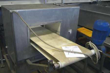 Metaldetektor, uden fabrikat og type. Åbning: ca. 40 x 20 cm. Bånd, lxb, ca. 1500 x 350 mm