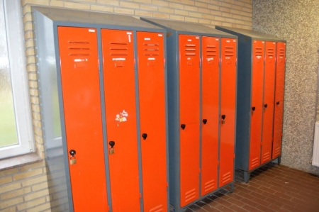 4 x 3-compartment locker cabinets