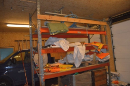 Pallet racking: two gables of approx 3 m + 6 load beams of approx 3 meters