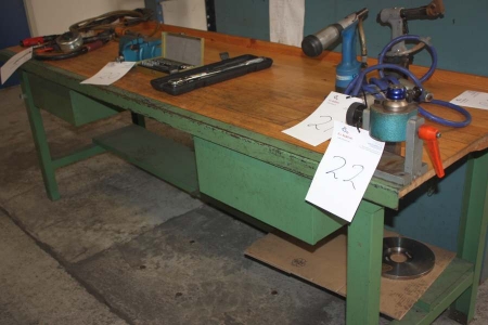 Work bench with tool setter, 2 drawers