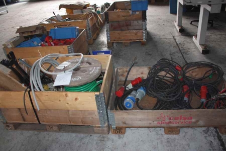 2 pallet with cables, hoses etc.