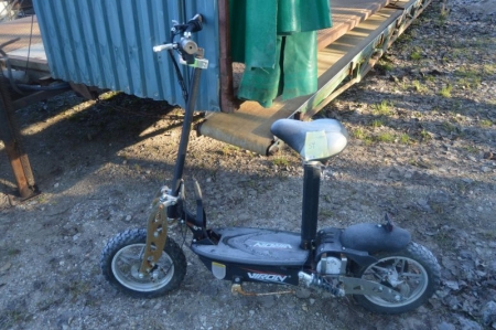 3 x electrical scooter incl. charger and 1000 watt motor. NB: not all complete, some to spare
