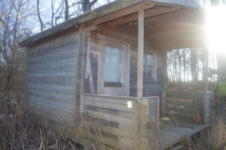 Wooden hut, c 10 m2. Something included on the terrace