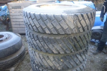 4 x agricultural wheels, 12 R 22.5 - 16p, 220 mm navhul, 8 bolt, approximately 95% tread