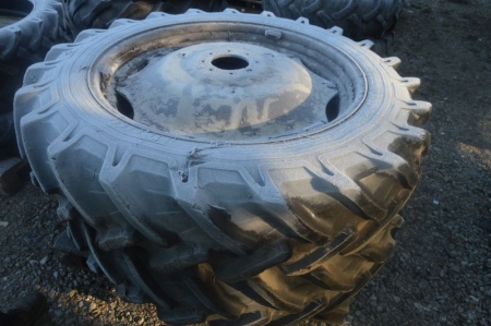 2 x tractor wheels, 13,6-38, hub ø 150 mm, 8 hole. Tire tread about 30%