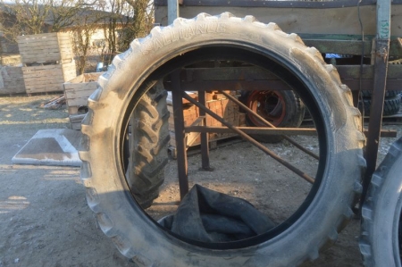 Tractor, 300/95 / R52. Tire tread about 15-20%
