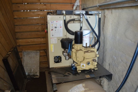 Screw compressor, Ingersoll Rand, frequency controlled + refrigeration dryer, Nirvana N11-9-500 TA. Works but requires service
