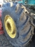 2 traktorhjul, 18,4 / 30, nav ø 220 mm, 10 bolthul. Dækmønster ca. 90%. Passer til John Deere og Fendt