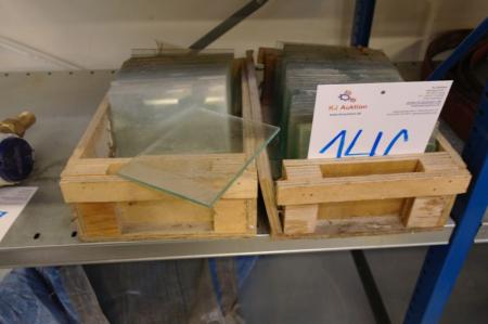 2 kasser små glasruder ca. 12x15 cm