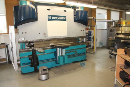 CNC folding machine, Ursviken Optiform 100 3.1. SN: 6004, year 2006. Capacity: 1,000 kN. Working width: 3100 mm. Weight: 7000 kg. Motorized back gauge. Light curtain. Control: Cybelec Modeva 10S, 2008. Tool trolley containing upper and lower tools. Manual